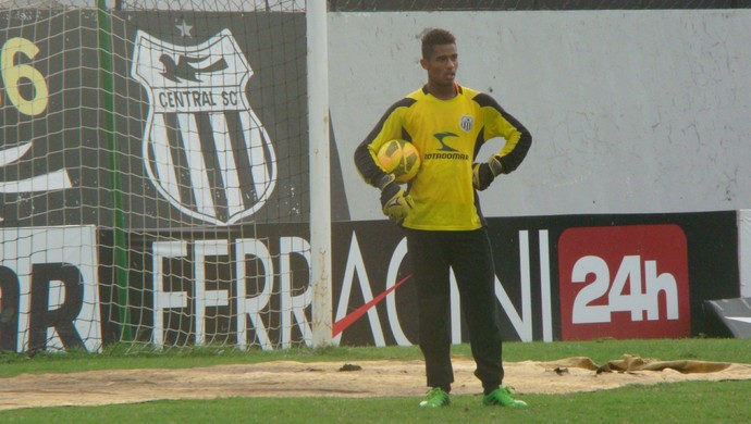 Goleiro, Romero do central sub-20 (Foto: Vital Florêncio / GloboEsporte.com)