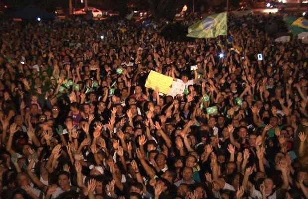 Evento &#39;Desperta Goiânia&#39; reúne 50 mil pessoas em culto a céu aberto (Foto: Reprodução / TV Anhanguera)