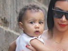 Kim Kardashian fura orelha da filha e divide opiniões na web