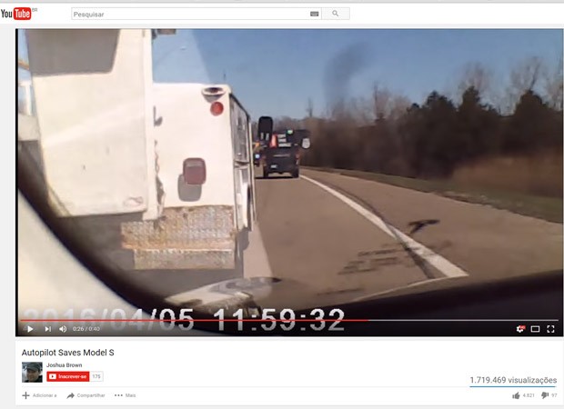 Um mês antes de acidente fatal, motorista postou vídeo elogiando o sistema Autopilot, da Tesla (Foto: Reprodução/YouTube)