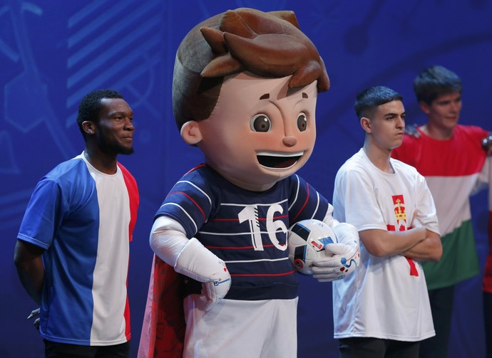 Mascote Super Victor sorteio Eurocopa (Foto: Reuters) Mascote Super Victor sorteio Eurocopa (Foto: Reuters)