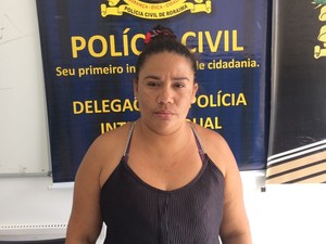Acusada de tráfico de drogas foi levada para cadeia (Foto: Polícia Civil/ divulgação) Acusada de tráfico de drogas foi levada para cadeia (Foto: Polícia Civil/ divulgação)