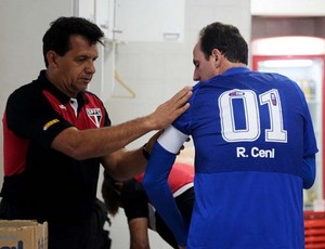 Haroldo Lamounier prepara Rogério Ceni para partida (Foto: Divulgação / Rubens Chiri - SPFC.net)