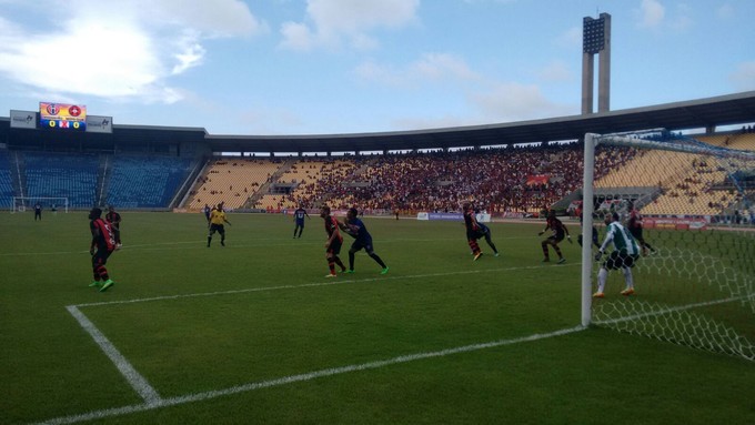 Em jogaço, Moto Club vence o MAC e amplia vantagem na final do 1º turno do Maranhense (Foto: Afonso Diniz / Globoesporte.com)