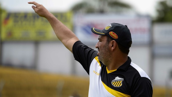 Em ascensão na carreira de treinador, Guilherme reencontra o Corinthians