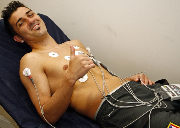 David Villa passa por exame médico no Atlético de Madri (Foto: Divulgação)