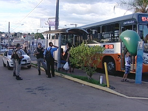 ônibus Valim de Melo Uberaba motorista discussão passageiras (Foto: Reprodução/ TV Integração)