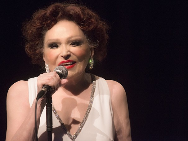 Bibi Ferreira é a primeira mulher a fazer um espetáculo só com músicas interpretadas por Frank Sinatra (Foto: Divulgação)