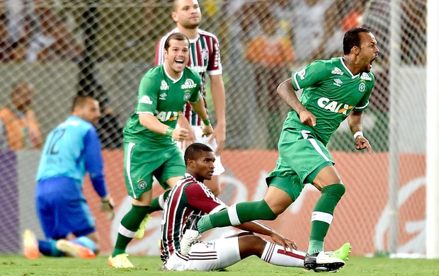 Bruno Silva comemora gol da Chapecoense contra o Fluminense (Foto: Buda Mendes / Getty Images)
