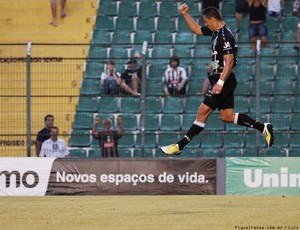 Toscano comemora gol contra o Juventus (Foto: Luiz Henrique/Figueirense FC)
