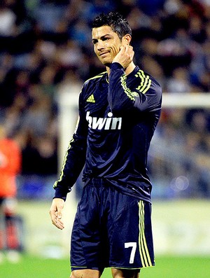 Cristiano Ronaldo jogo Real Madrid Zaragoza (Foto: AFP)