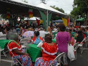 Festa dos 256 anos de Macapá continua até a noite, no local conhecido como 'Largo dos Inocentes' (Foto: Gabriel Penha/G1-AP)