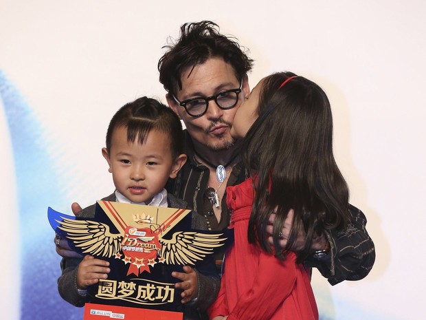 Johnny Depp em coletiva de filme em Pequim, na China (Foto: Stringer/ Reuters)