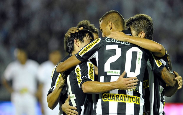 jogadores gol Botafogo (Foto: AGIF)