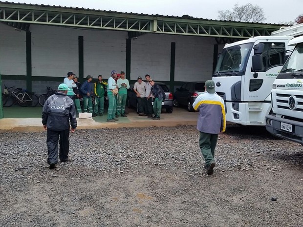 G Após acordo funcionários da limpeza retomam trabalho em Patos de Minas notícias em