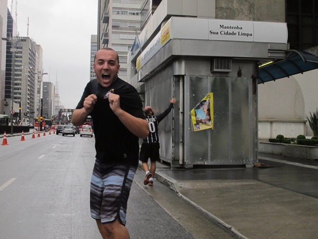 Torcedores na Avenida Paulista (Foto: Paulo Toledo Piza/G1)