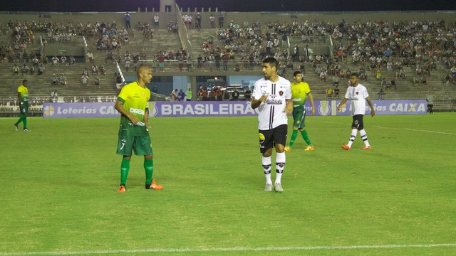 Resultado de imagem para imagens de Botafogo e Cuiabá