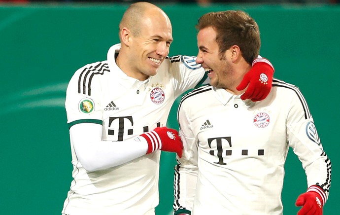 Robben comemoração Bayern de Munique contra  Augsburg (Foto: AP)