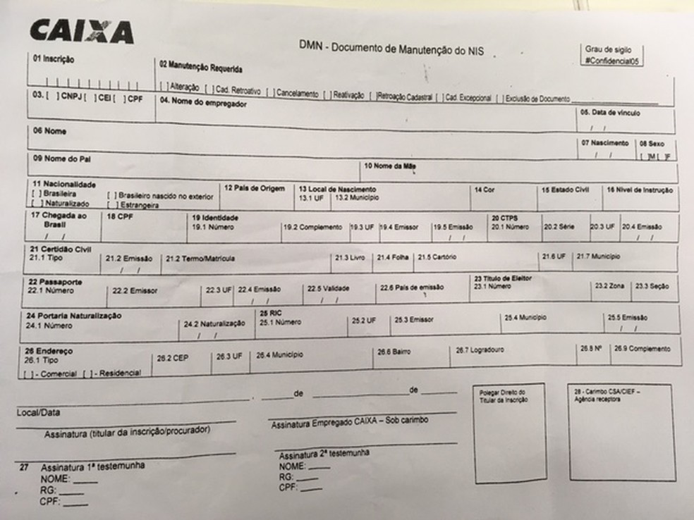 Formulário que vem sendo entregue para alguns beneficiários com inconsistências cadastrais chama-se Documento de Manutenção do NIS (Foto: Reprodução/G1)