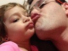 Um ano após acidente, Pedro Leonardo comemora com a filha