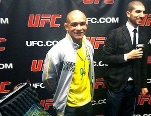 Diego Brandão após a final do TUF 14 com a camisa da Seleção Brasileira (Foto: Divulgação / UFC)