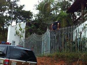Operação Policia Civil de Caratinga (Foto: Patrícia Belo /G1)