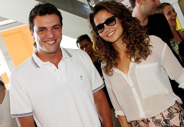 Rodrigo Lombardi e Nanda Costa: tudo em paz! (Foto: Foto Rio News)