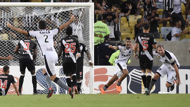carli gol botafogo (créditos: André Durão / GloboEsporte.com)