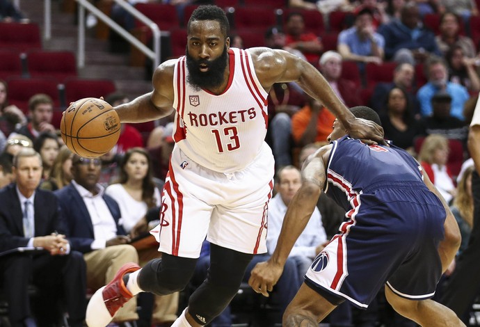 No duelo dos melhores da semana, Harden supera Wall, e Houston vence