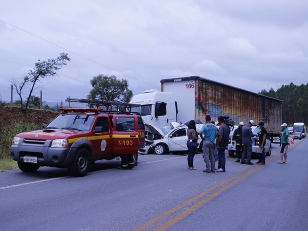acidente sao joao del rei (Foto: Maria Cecília / Jornal Barroso EM DIA)