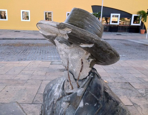 Resultado de imagem para depredação ao patrimonio publico no recife