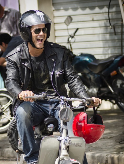 Eduardo Moscovis em cena de 'Louco por elas' (Foto: Raphael Dias/TV Globo)