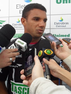 Fabiano Silva se apresenta no Figueirense (Foto: Savio Hermano / GLOBOESPORTE.COM)
