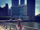 Irmã de Neymar faz pose durante férias em Nova York
