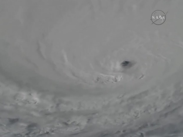 Câmera de estação espacial capturou uma dramática visão do furacão Matthew (Foto: Nasa)