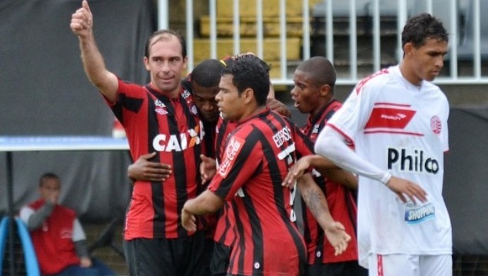 Paulo Baier gol contra o Náutico (Foto: Gustavo Oliveira / Site oficial do Atlético-PR)