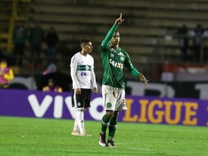 Bruno Rangel fez três gols contra o Coritiba e alcançou 22 pontos no Cartola FC (Foto: Geraldo Bubniak/AGB/Estadão Conteúdo)