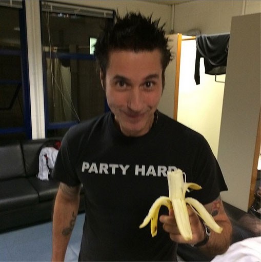 Dinho e banana (Foto: Reprodução Instagram)