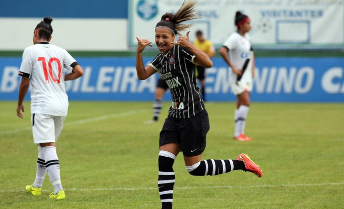 Byanca Brasil comemora boa fase e 