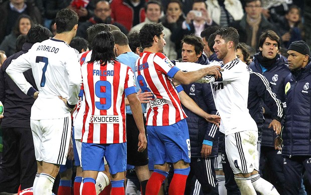 Sergio Ramos confusão Real Madrid Atletico de Madri (Foto: EFE)