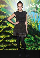 Jessica Alba e mais famosas vão a evento de moda em Nova York
