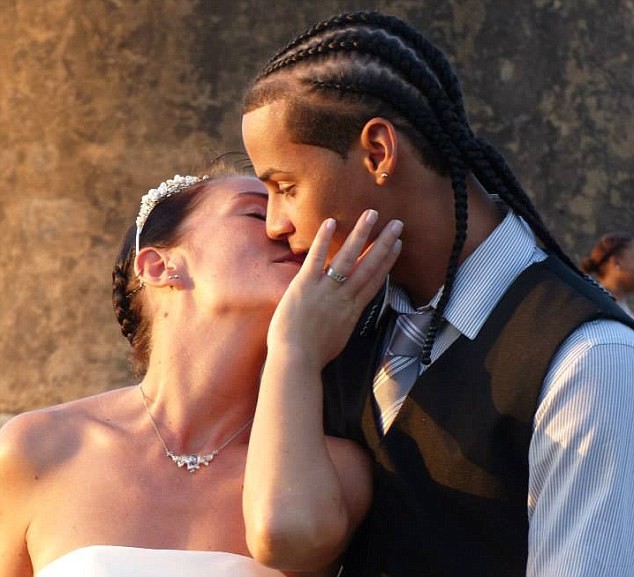 Julia e Adonis no dia do casamento que deixou Heather 