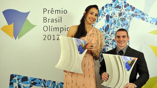 Sheilla e Arthur Zanetti Prêmio Brasil Olímpico 2012 (Foto: Fernando Soutello/Agif/COB)
