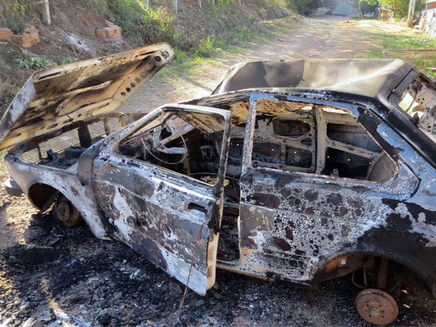 G1 Suspeitos Queimam Mais Dois Veículos Em Alpinópolis Mg Notícias Em Sul De Minas 6343