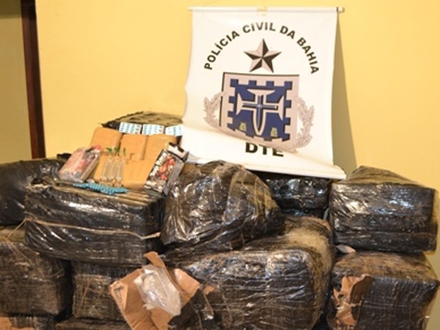 Pelo menos meia tonelada de droga é apreendida na BA, (Foto: Ed Santos/ Acorda Cidade)