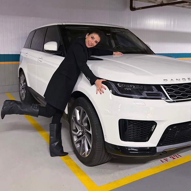 Paula Fernandes e sua Land Rover (Foto: Reprodução/Instagram)