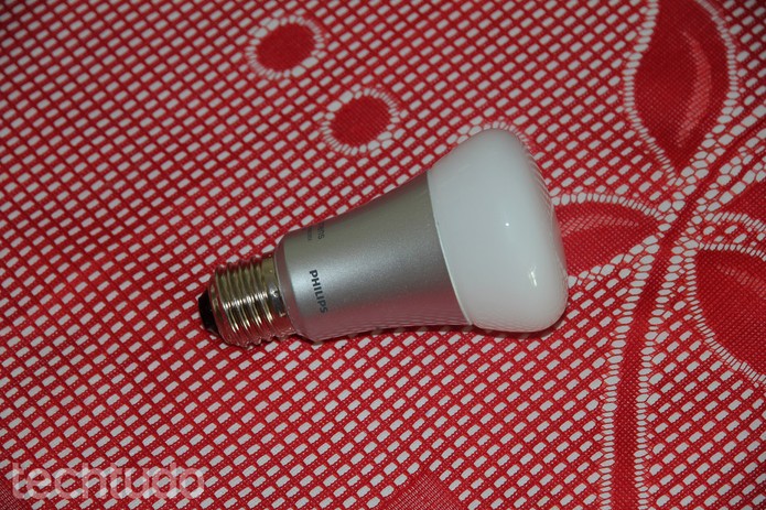 Lâmpadas LEDs de 50 watts e prometem um consumo menor de até 80% se comparada com as tradicionais (Foto: Rodrigo Bastos/TechTudo) Lâmpadas LEDs de 50 watts e prometem um consumo menor de até 80% se comparada com as tradicionais (Foto: Rodrigo Bastos/TechTudo)