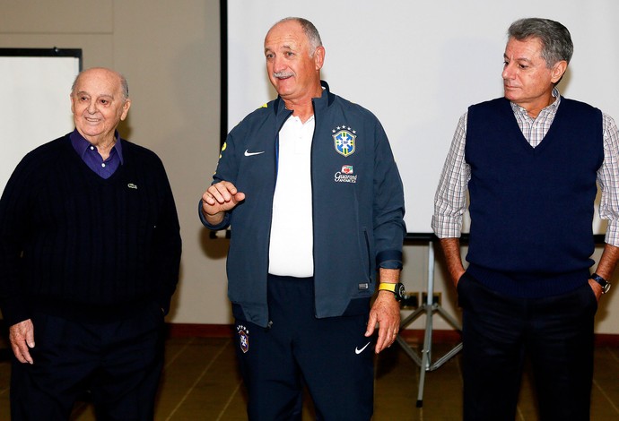 Rubens Minelli e Candinho dão palestra para a Seleção (Foto: Rafael Ribeiro / CBF)