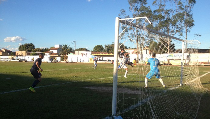 Rafael Paty faz o segundo gol do Remo que garantiu a vitária do time paraense  (Foto: Marcos Martins/GloboEsporte.com)