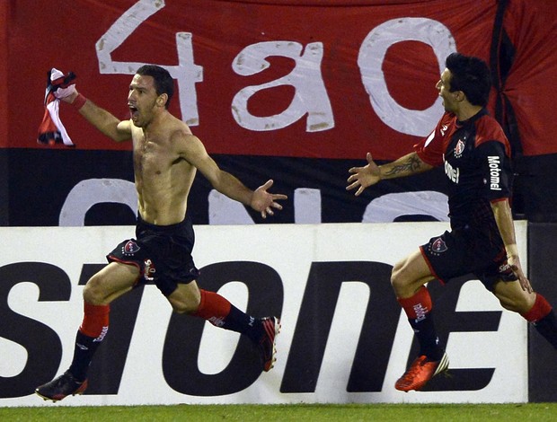 Maxi Rodriguez comemora, Newell&#39;s Old Boys x Atlético-MG (Foto: AFP)